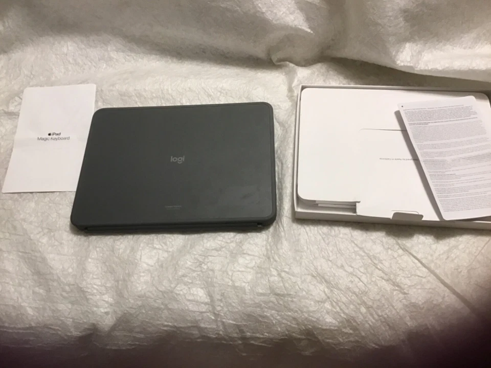 Logitech Ultrathin Keyboard Folio Case for Apple iPad mini - white works w/ ret - Image 3 of 4