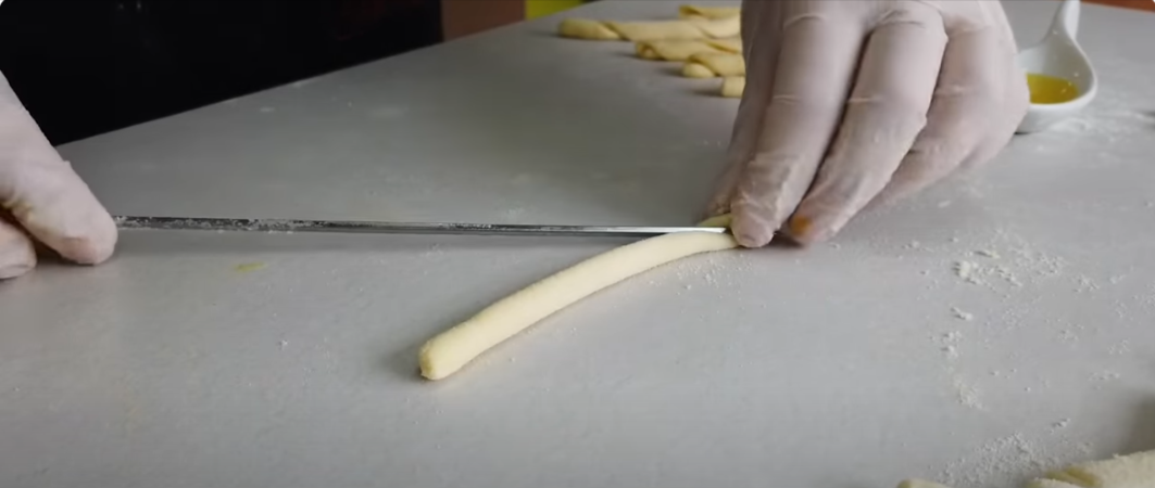 Raschietto per Pasta Tagliapasta e Raschietto in Acciaio Inossidabile, Raschietto da Banco per la Cottura Tritatutto Raschietto Multiuso Ottimo Come Tagliapasta per Pane e Pizza, 5,9 X 4,7 Pollici