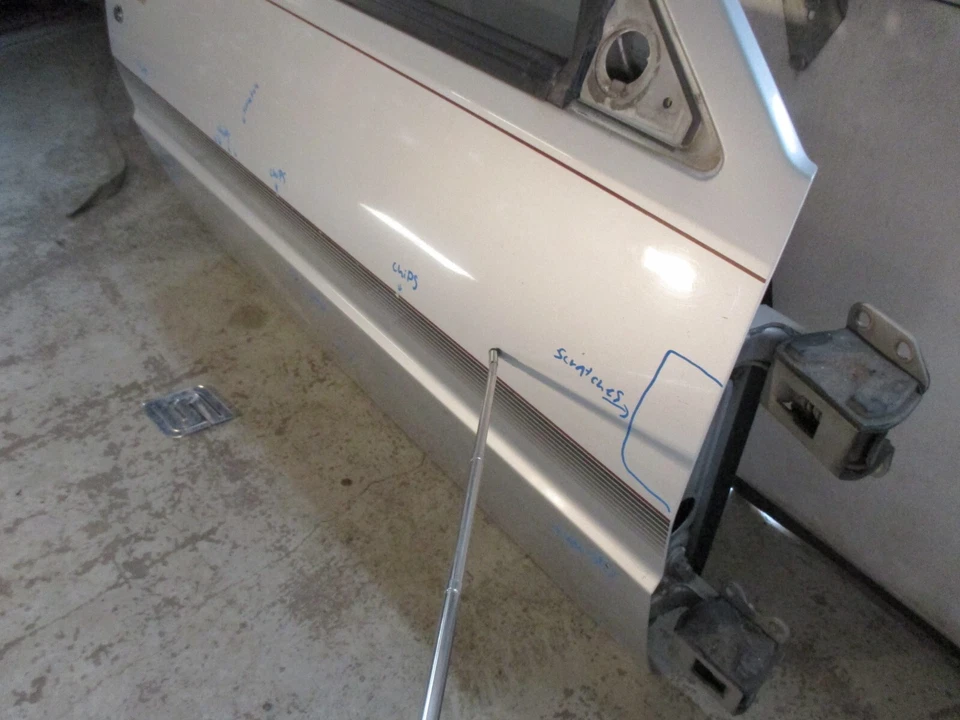 Carcasa de puerta de pasajero derecho Plymouth Conquest 1988 (defectos) Foto 3 de 4