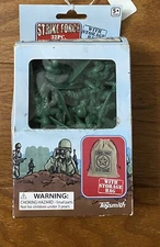 Strike Force 32pcs Army Play Set With Storage Bag. Complete