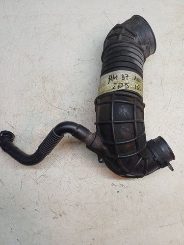 Audi A4 S4 B7 8E 8H 2005 103kW Ansaugrohr Ansaugschlauch Turbolader 8E0129615J