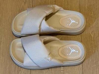Nike Jordan Damen Sesame/Gold Alabaster Sophia Slides UK6,5