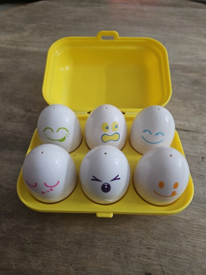 1993 Tomy Hide N Squeak Chicks Eggs Matching Learning Game Kids Toy