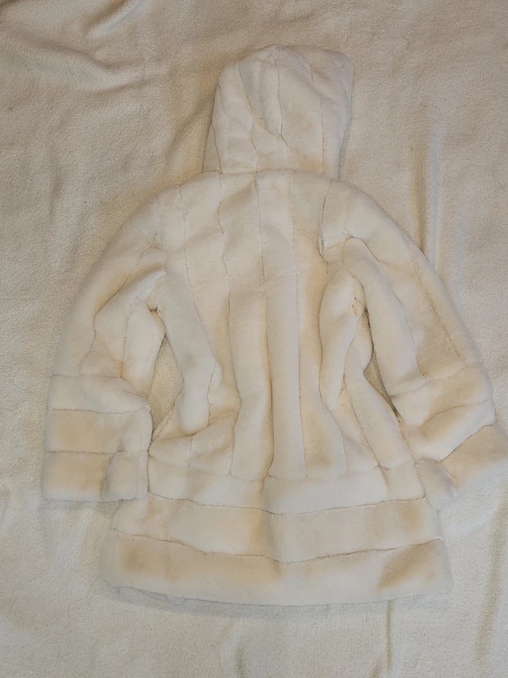 Abrigo de invierno Liz Claiborne de piel sintética blanco pesado Foto 4 de 4