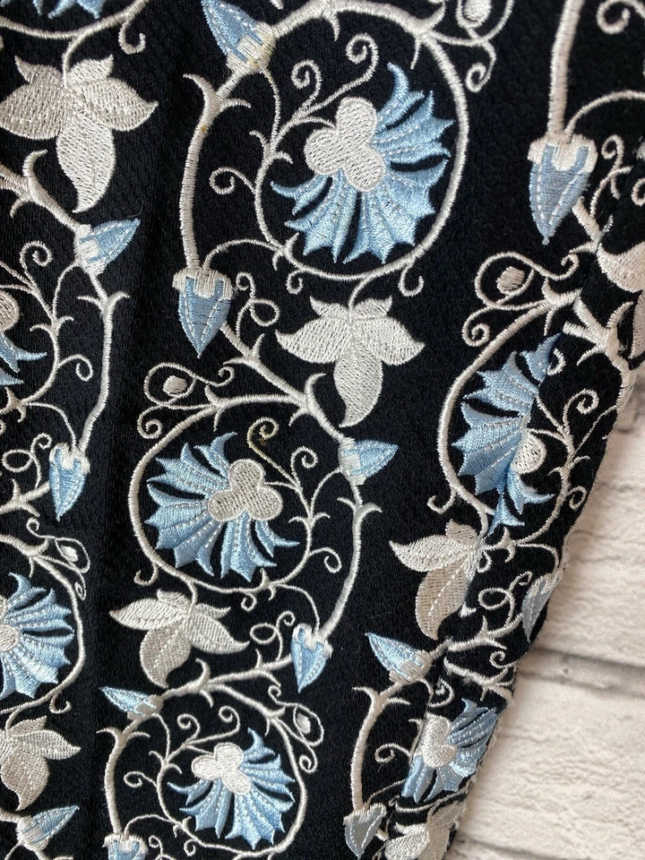 CJ Laing Blue Floral Embroidered Crop Pants Size 2 Fully Embroidered - Image 3 of 4