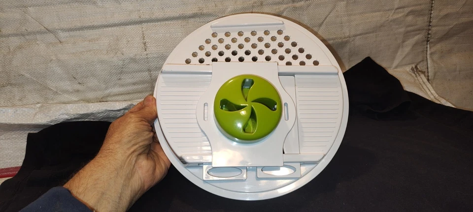 The Sharper Image~Salad Spinner Mandoline Slicer Green & White Interchangeable - Image 4 of 4