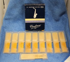 Vandoren Bb Clarinet Reeds 3.5 Partial Open Box of 10 Reeds SR135