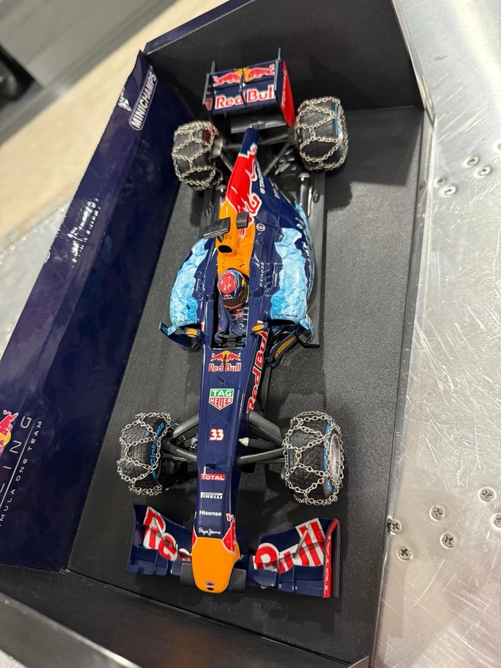 MINICHAMPS 1:18 RED BULL RB7 MAX VERSTAPPEN Snow Demonstration RUN 2016 Rare LTD - Image 3 of 4