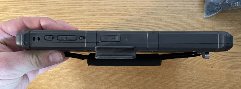 Tablet resistente BAK USA Seal 8 Windows - Intel Atom - 8 GB RAM - 64 GB eMMC (sin sistema operativo) Foto 4 de 4