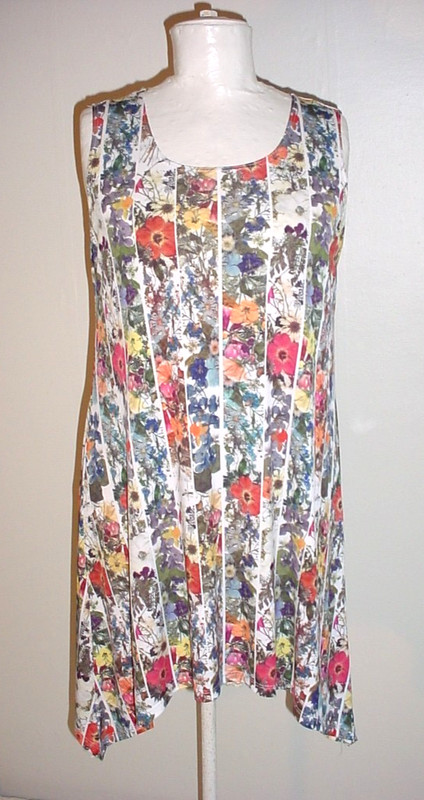 Lbisse Sleeveless Top Size Large Garden Flowers Stretch Knit Handkerchief Hem