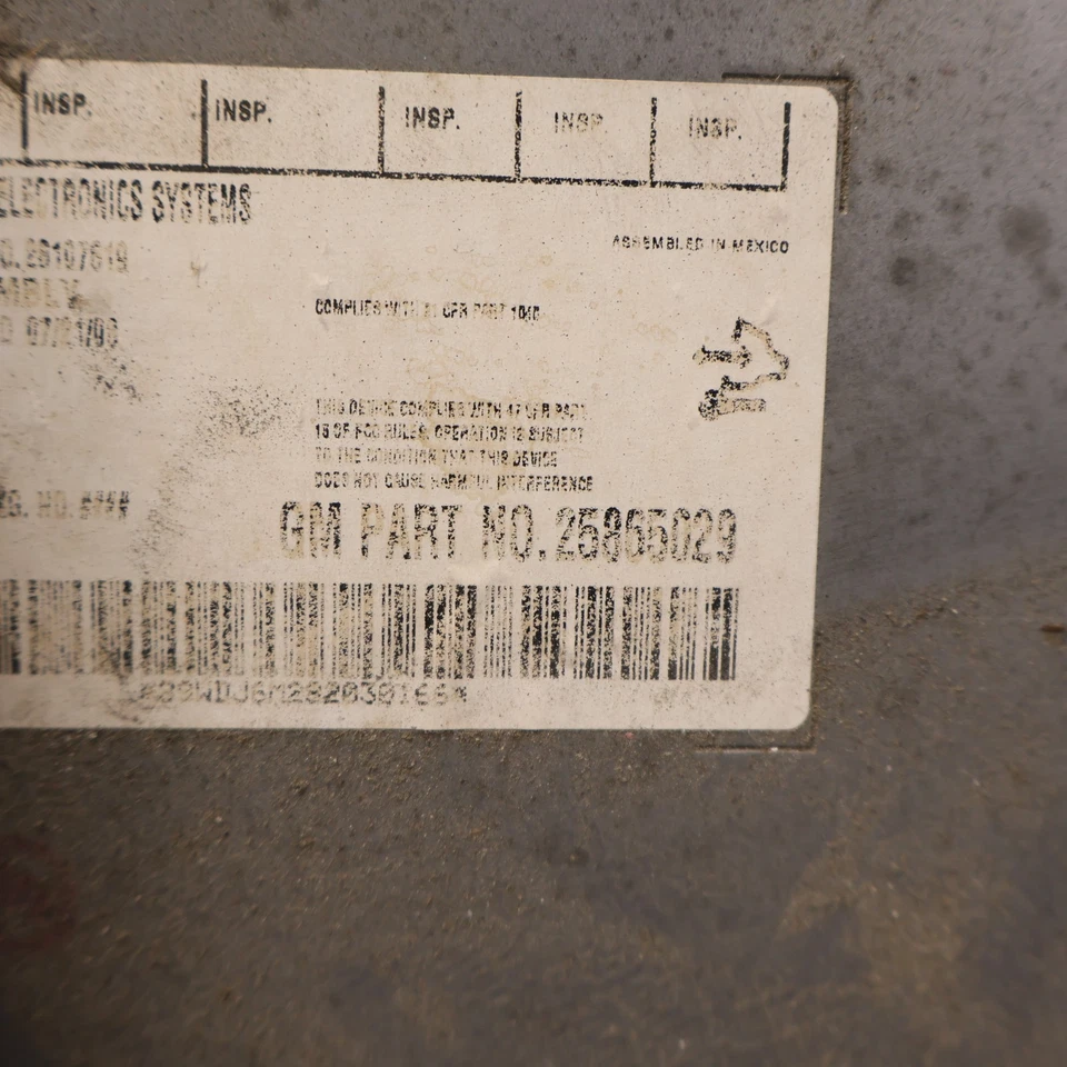 2008 - 2013 Chevrolet Silverado 3500 AM FM CD MP3 Radio Receiver OEM - Image 3 of 4