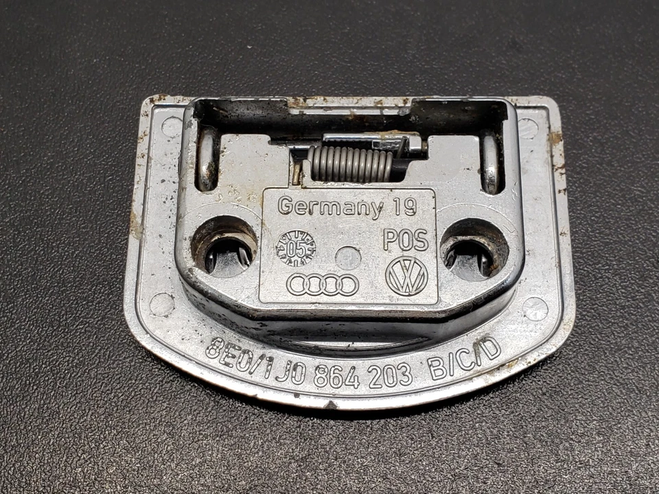 Anclaje de gancho de amarre OEM 1J0864203D para Audi A4 Quattro 1998-2008 Foto 3 de 3