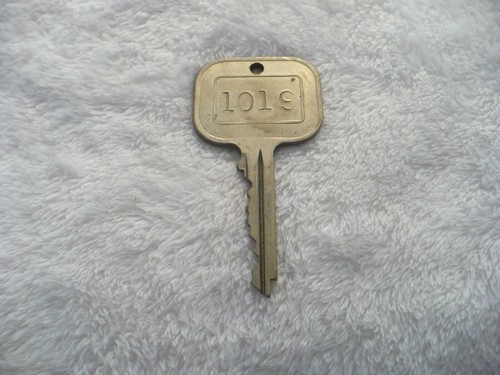 RT- VINTAGE HOTEL KEY #1019 #35879 - Picture 5 of 8