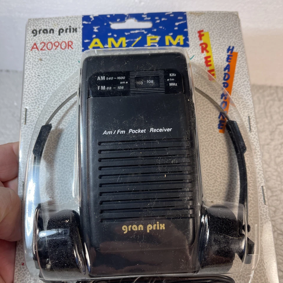 Gran Prix A2090R AM/FM Pocket Radio with Headphone New in Package - Image 2 of 4