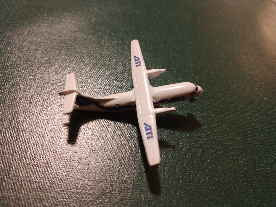 Modellino aereo in metallo ATR 42 Bimotore a Elica Compagnia ATI Anni 70' - 80' - Immagine 2 di 4