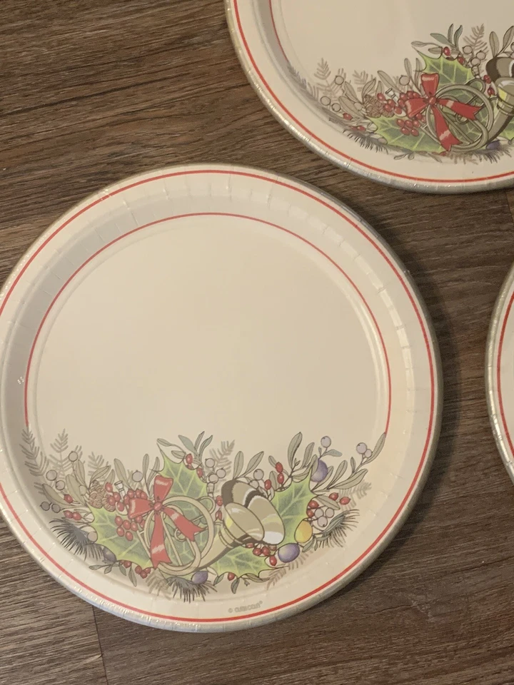 NEW 3 Sets of 8 Amscan Horn & Holly Christmas Extra Sturdy Paper Plates 10 1/2" - Image 2 of 4