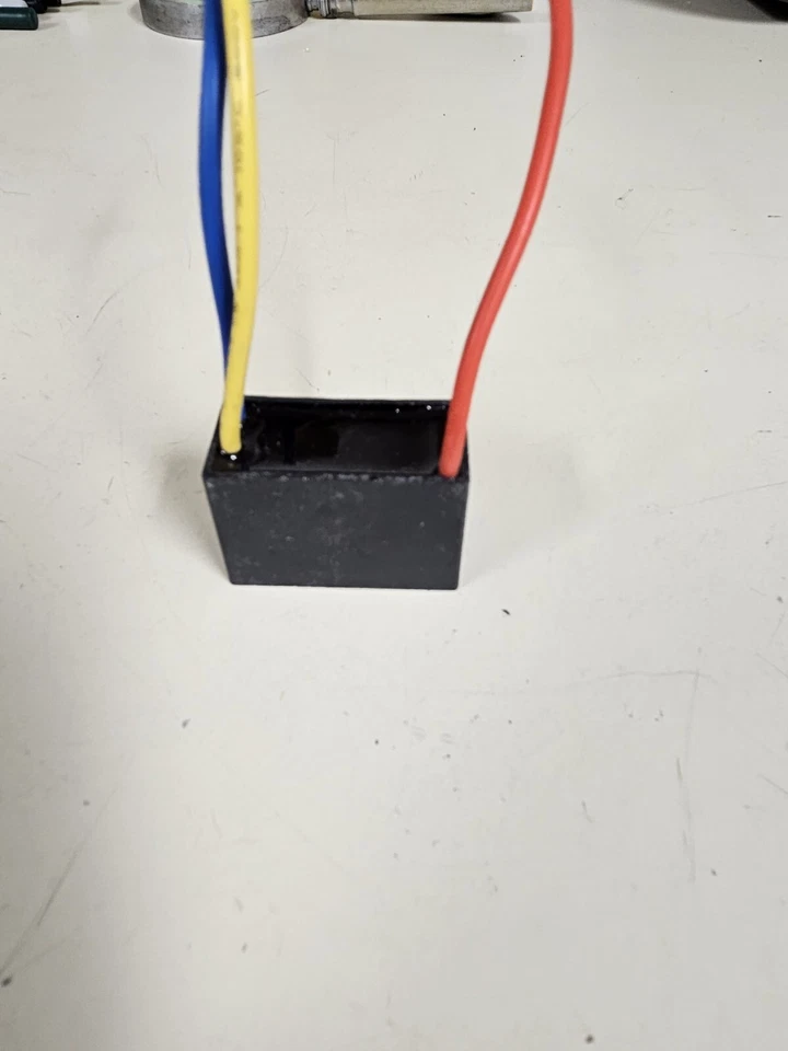 Ventilador de techo condensador tres cables rojo + amarillo a 1,5 UF y azul a 3. 0 UF Foto 2 de 4