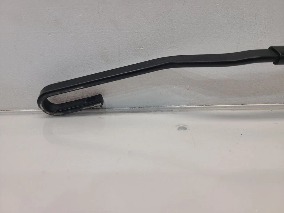 Brazo limpiaparabrisas izquierdo para conductores Volkswagen Beetle GLS 2004 Foto 3 de 4