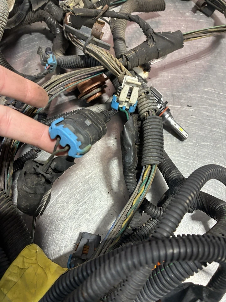 2004-2005 CHEVROLET/GMC 2500 3500 6.6 LLY DIESEL OEM HEADLIGHT WIRING HARNESS - Image 3 of 4