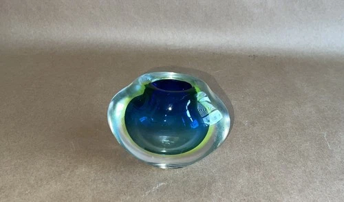 Murano Italy Vintage MCM Art Sgeuso Glass Flavio Poli Small Sommerso Vase