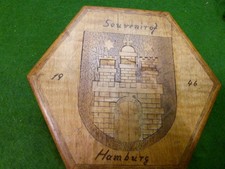 alte achteckige Holzschatulle mit Intarsieneinsatz Souvenir aus Hamburg