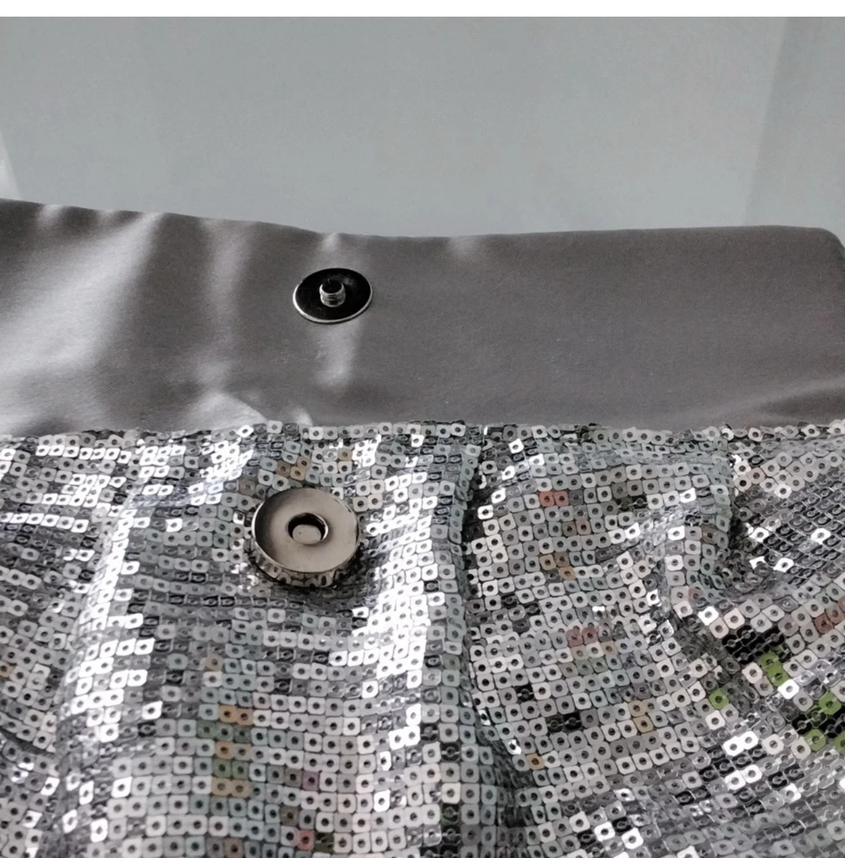 Monedero de noche Style & CO plateado lentejuelas glamuroso Foto 3 de 4