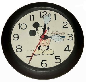1982 PROMOTIONAL MICKEY MOUSE DISNEY VIDEOCASSETTES CLOCK APPROX 9 INCHES RARE