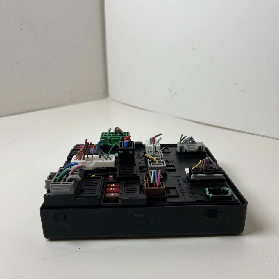 Nissan Rogue 2015 IPDM módulo de fuente de alimentación caja de fusibles 284B74BA0A OEM Foto 4 de 4