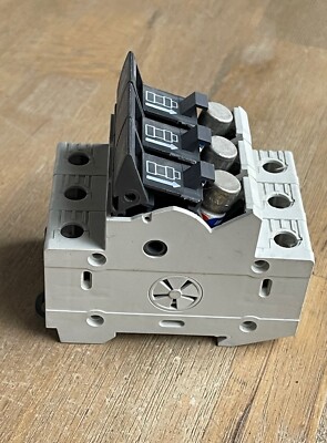 WOHNER AES CC FUSE HOLDER 3 POLE 30A 600V WITH AMP-TRAP ATQR2 FUSES