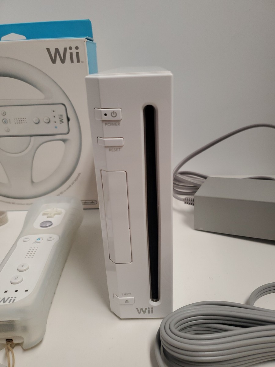 Nintendo Wii Gaming Console Sensor 2 Controllers w/ nunchuks