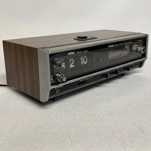 Vintage COPAL 'Saehan' RD-150 Flip Clock Radio - 70s Woodgrain - Fully Working