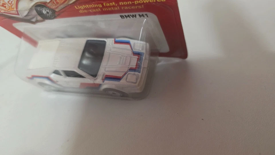 BMW M1 2011 blanco con rayas rojas azules 2011 raro Tailandia Hot Wheels Foto 3 de 4