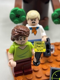 LEGO Scooby-Doo: The Mystery Machine (75902) Fred Jones scd008 Shaggy scd003
