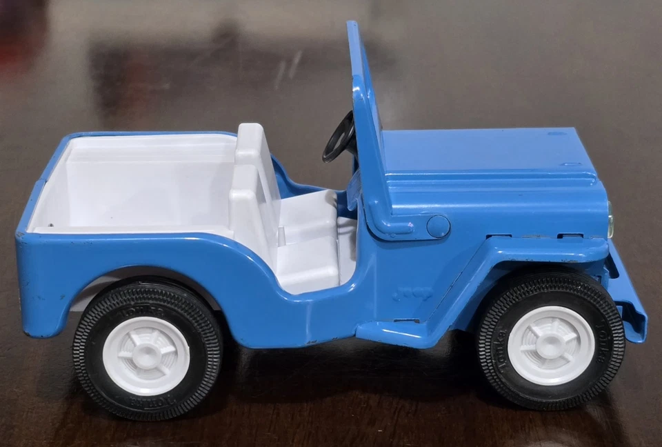 VINTAGE 1960'S TONKA PRESSED STEEL JEEP DISPATCHER BLUE W/ FOLD DOWN WINDSHIELD - Image 4 of 4