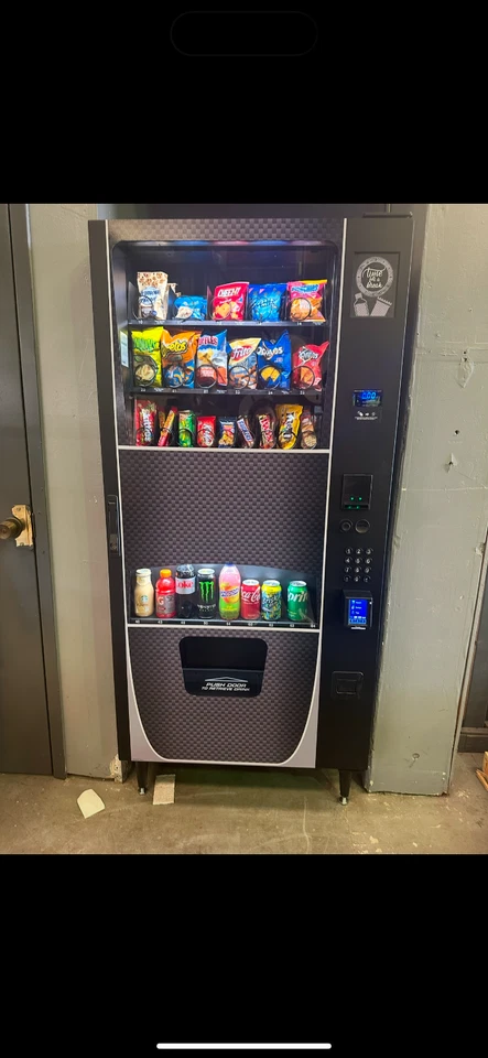 Brand New Combo Vending machine /  With 60 options.  Munchy Machine - Image 3 of 4