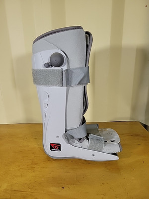 Breg Mid Calf Orthopedic Walker Boot Air Pump Size Medium 