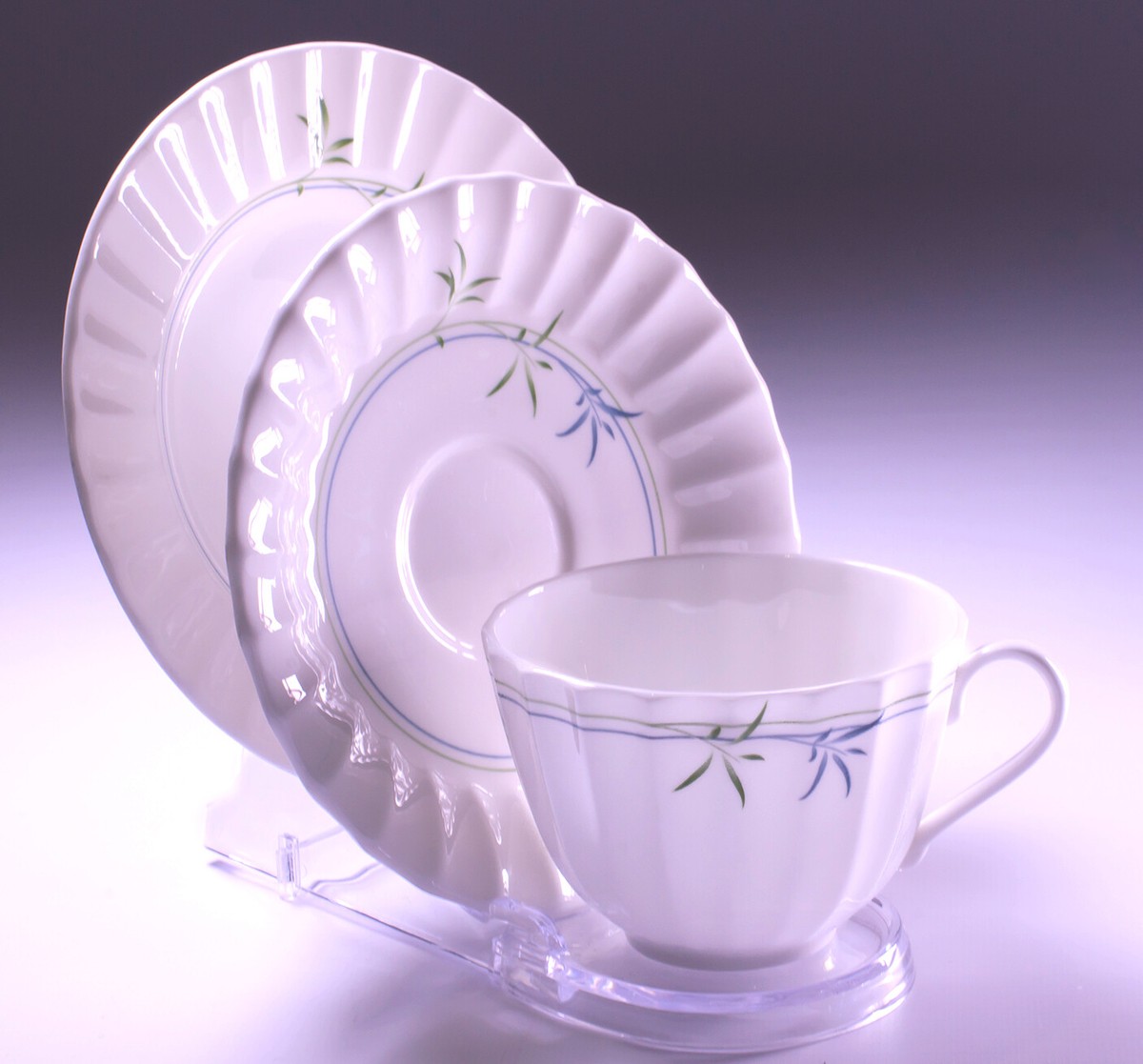 Clear Cup Saucer and Plate Display Stand Tea Set Display Stand