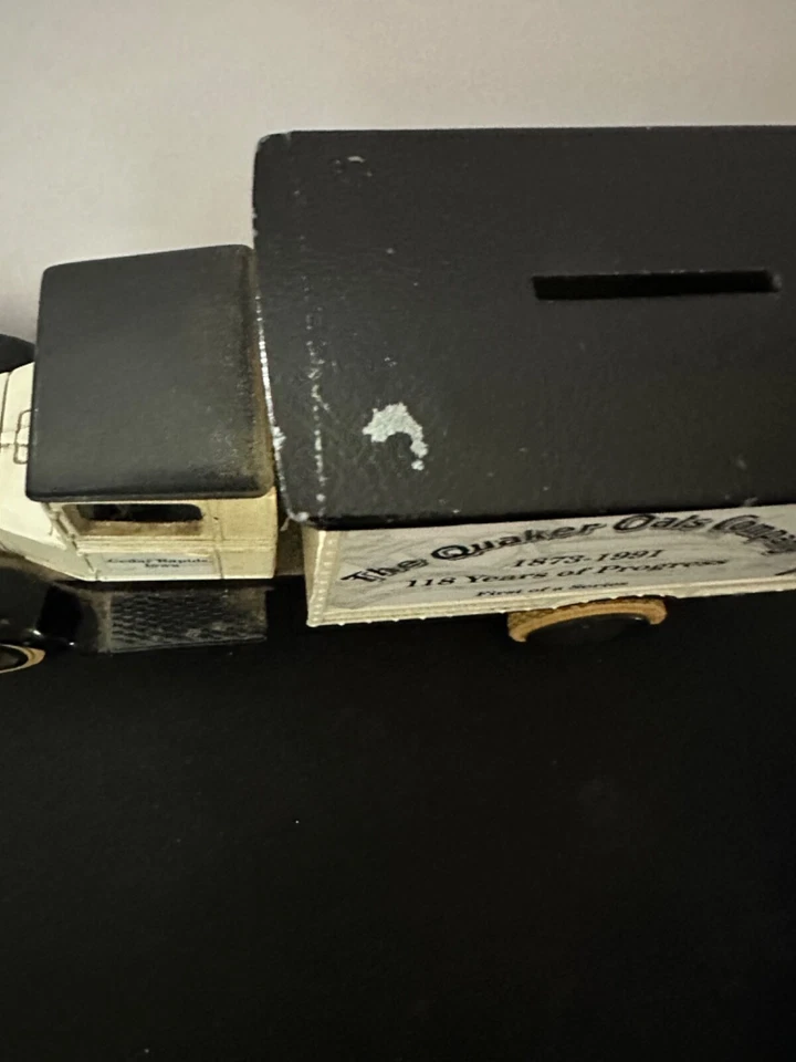 Camión motor Hawkeye 1931 banco de monedas Quaker Oats 118 años de progreso ERTL Foto 3 de 4