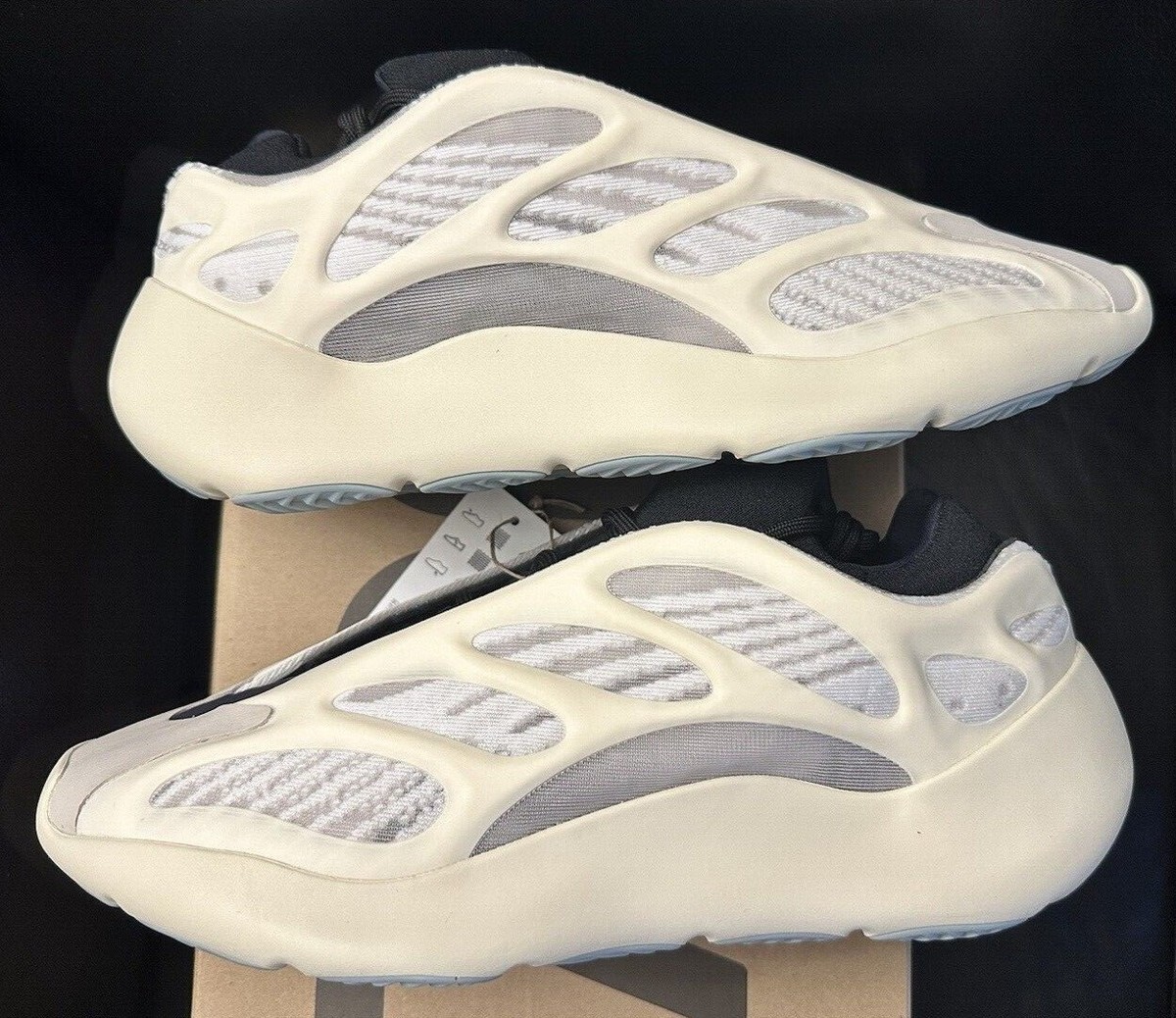 Sizes 6 & 11.5 - Adidas Yeezy 700 V3 Azael FW4980 Mens Brand 