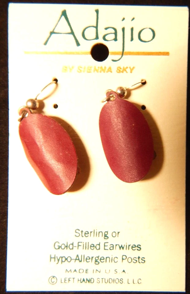 Adajio ~ Left hand Studios ~ Red Oval Drop Earrings, #7524 made in Colorado, USA - Imagem 2 de 2