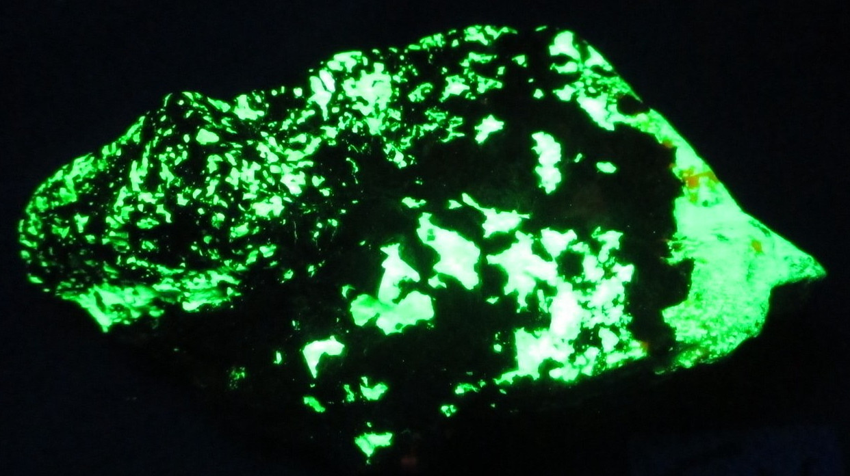 Blue Willemite & Longwave Fluorescent, Bustamite , Franklin, NJ