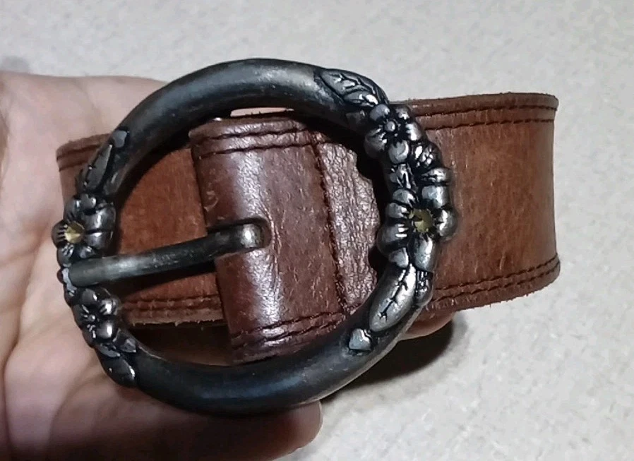 American Eagle Brown Distressed Leather Belt w Floral Buckle Ring Size L - Image 2 of 4