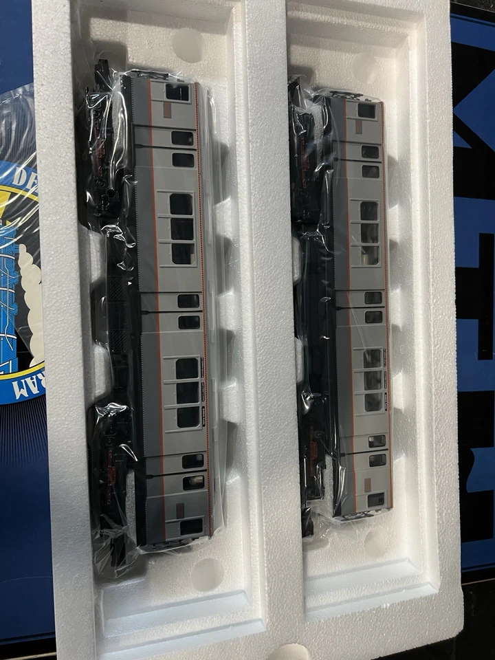 MTH Rail King 30-2373-3 Metro Transportation R-12  2-Car Non Powered Subway Set - Image 3 of 4