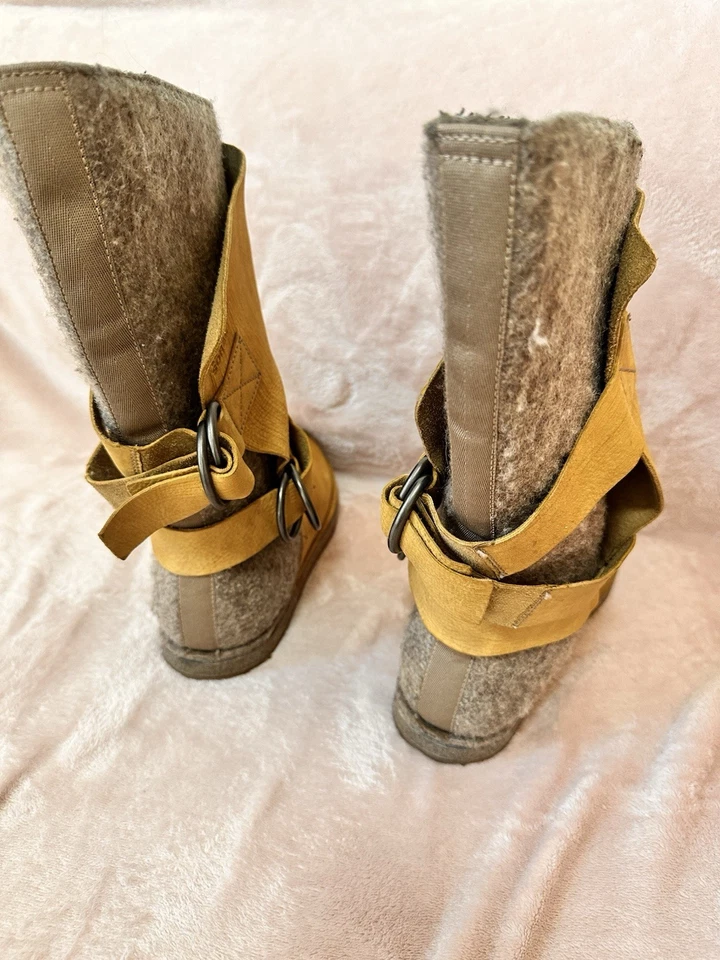 Botas Sorel para mujer de cuero y lana a media pantorrilla correas con hebilla Foto 3 de 4