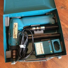 Makita 6093D  Cordless Drill - Metal Case - Charger, Extra Battery, Works Great