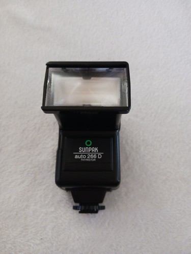 Sunpak Auto 266 D Thyristor Camera Flash - Picture 4 of 7