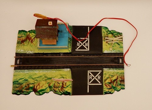 TYCO Vintage 1977 Signal Man with Lighted Shack #928 HO ~ Preowned, Very Good! - Picture 7 of 13