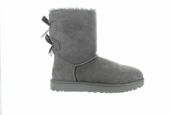 gray low top uggs
