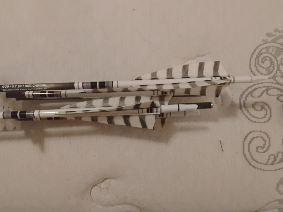 Gold tip warriors arrows for Traditional archery (all barred feathers) - Image 3 of 4