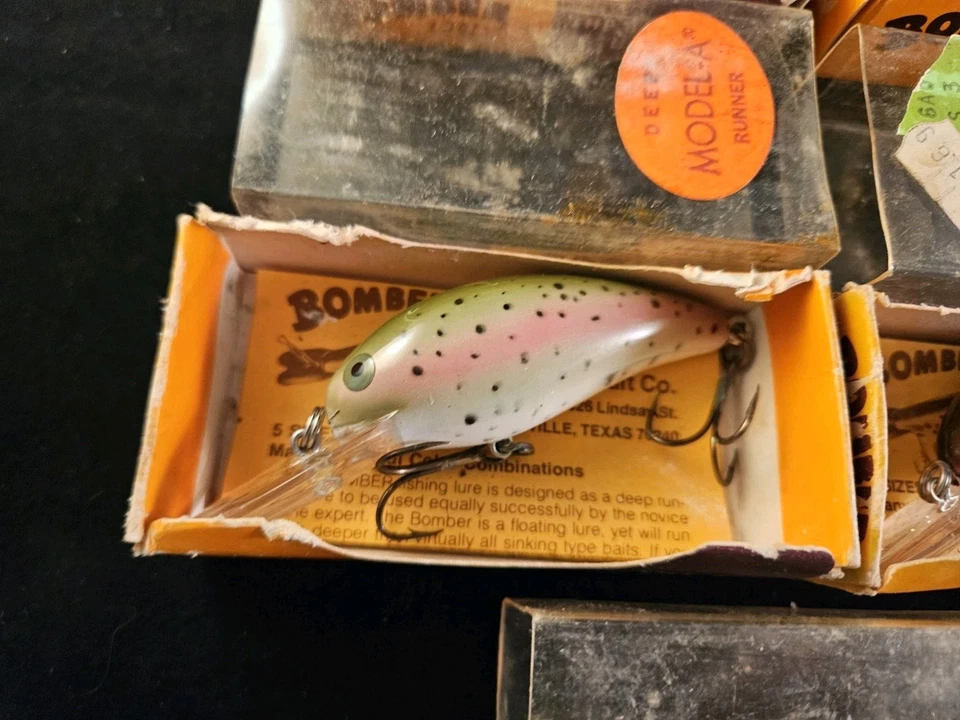5 señuelos de pesca vintage de bombardero Screwtail modelo A Crankbait en caja Foto 3 de 4